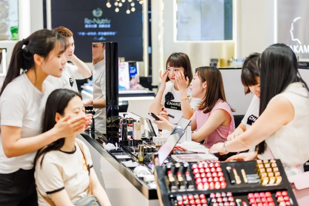進入中國30年，國際美妝“首店”落地思路變了