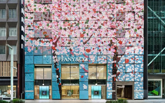 蒂芙尼东京银座店：粉白花瓣“上墙”迎客，美哭了！