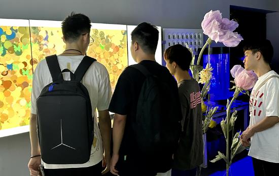 數媒專業考研學生暑假實踐集訓走進投石科技交互世界，探究數字媒體的奧妙！
