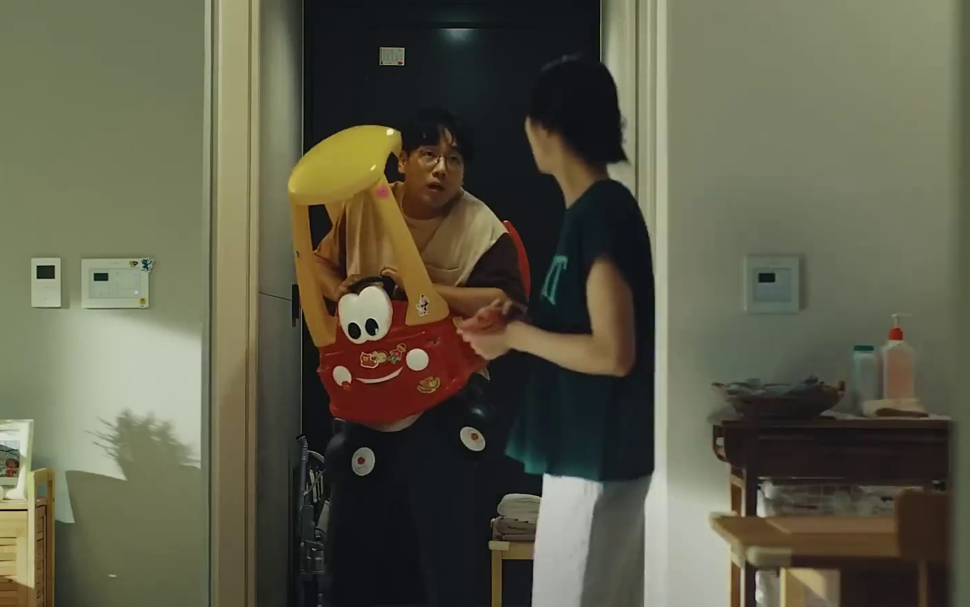 韩国地产广告：新手爸妈的手忙脚乱，过于好笑和真实