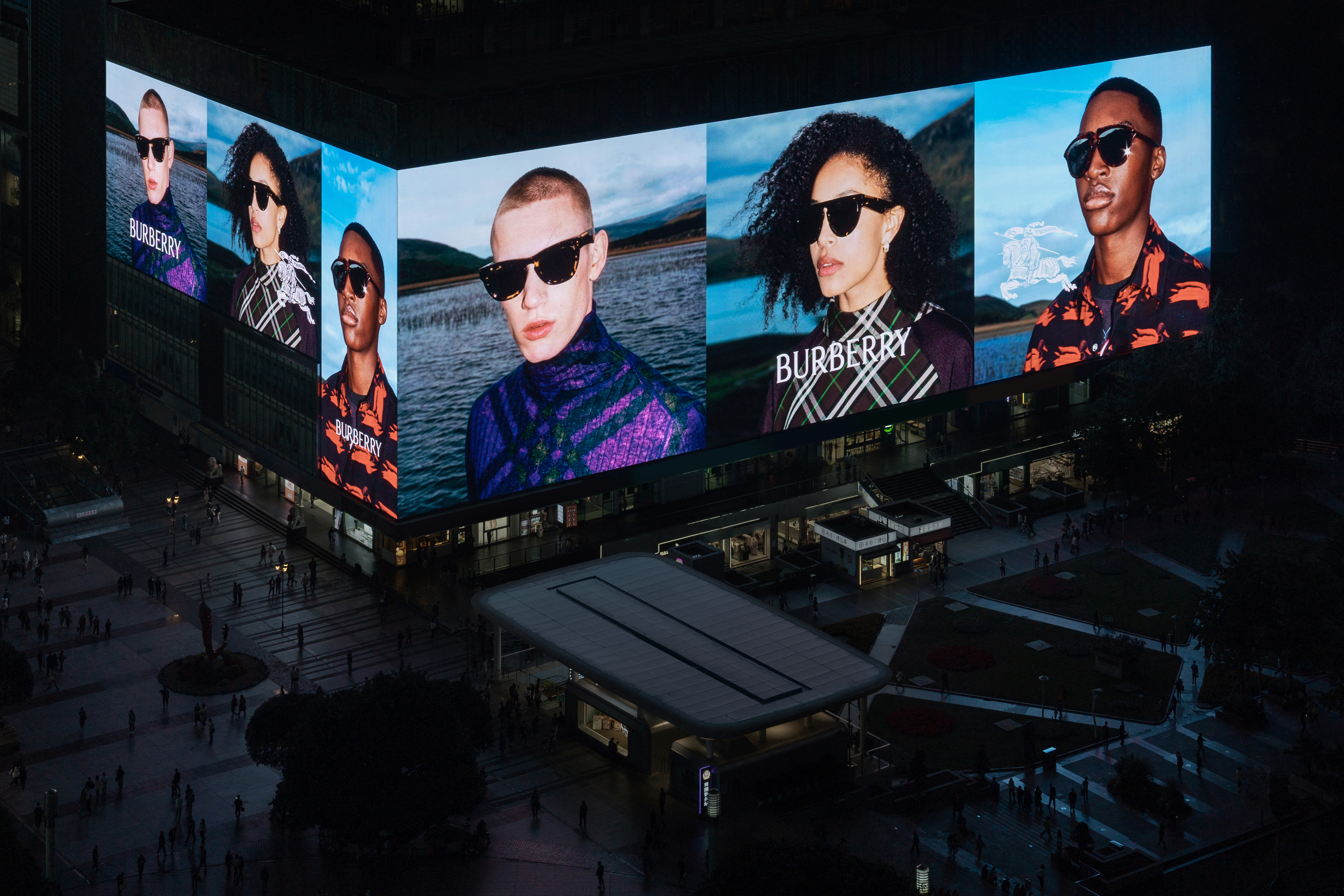 BURBERRY新品摩登上演，重振英倫本色