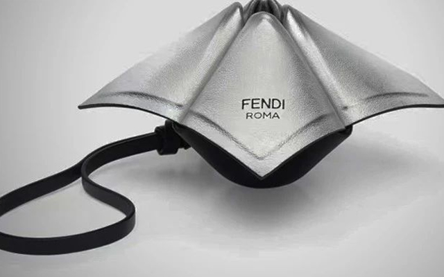 Fendi 玩具“东南西北”，卖出了3800元的天价