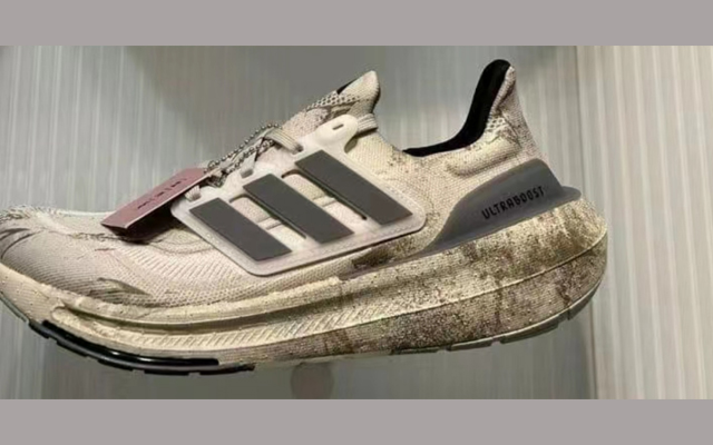 阿迪达斯新鞋设计遭群嘲，网友：像踩了屎！