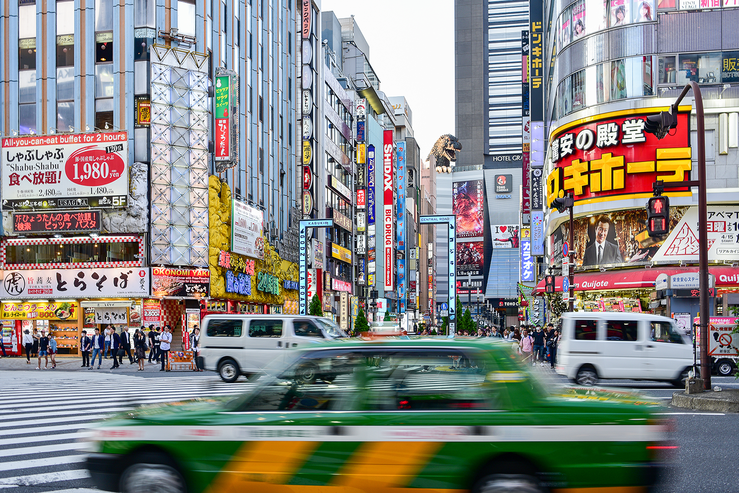 皇包车“白牌黑车”在日本顶风作案