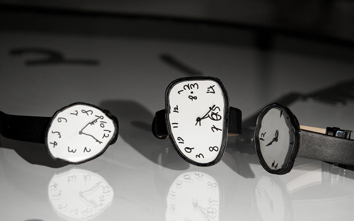 阿尔茨海默病患者画的时钟，举办展览，还制作成了实物