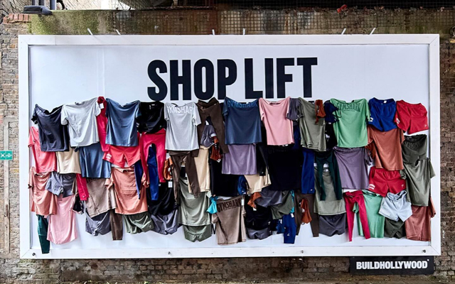 英國服飾品牌：一個(gè)被偷完，才能看到的<em>廣告</em>牌