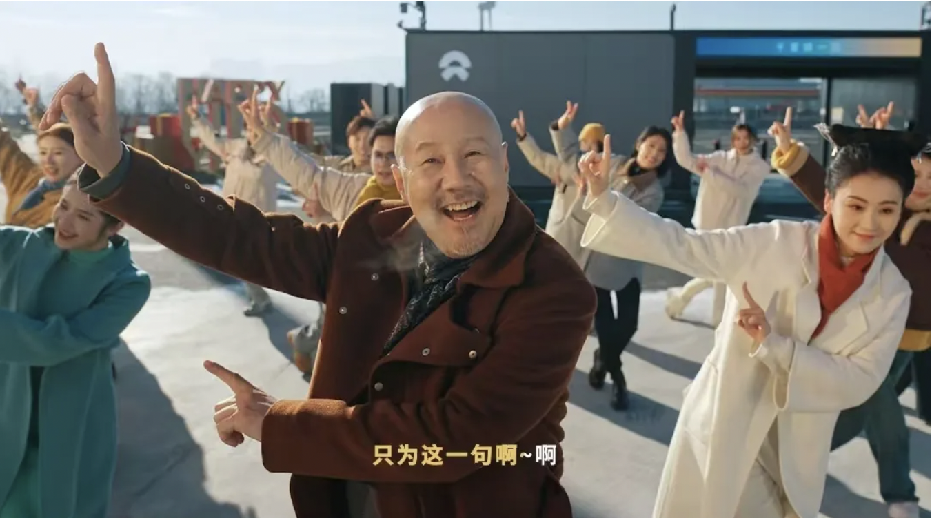 騰格爾對蔚來換電下手了，被《千里換一回》電麻了！