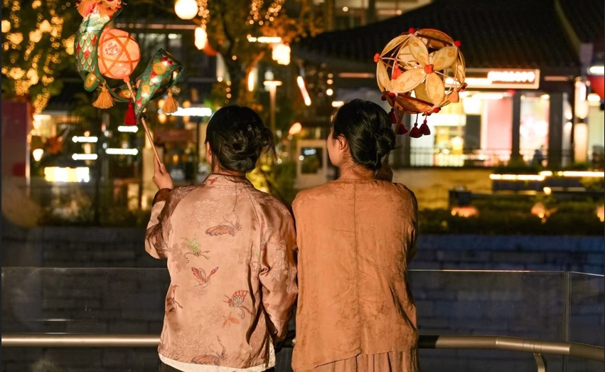 江浙90后營造“新中式頂級浪漫”，登上春晚舞臺，被明星自發(fā)種草