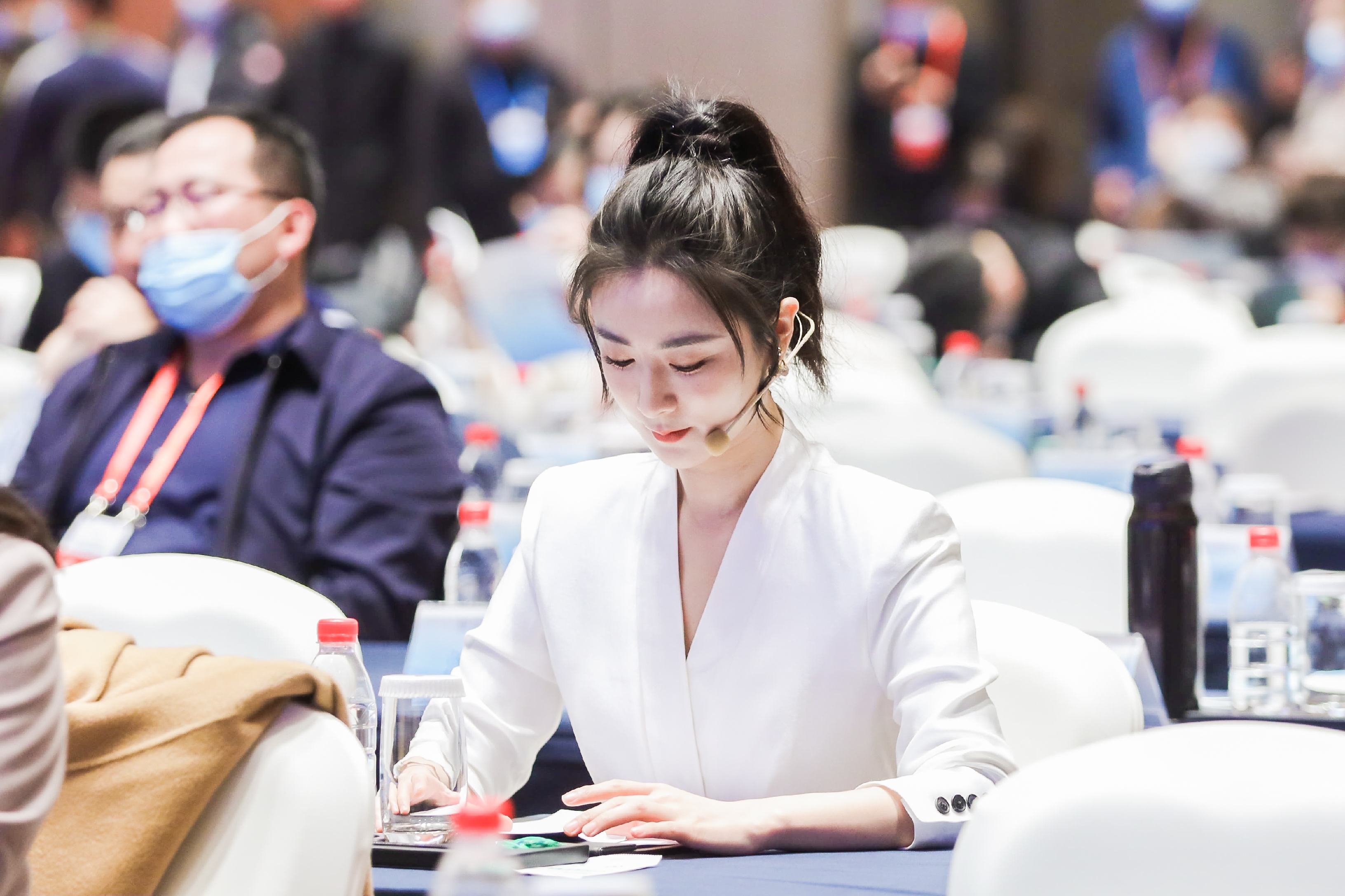 從薇婭注銷(xiāo)企業(yè)，看直播電商行業(yè)的轉(zhuǎn)型啟示
