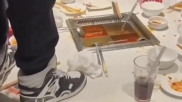 魔童尿海，海底撈冤不冤