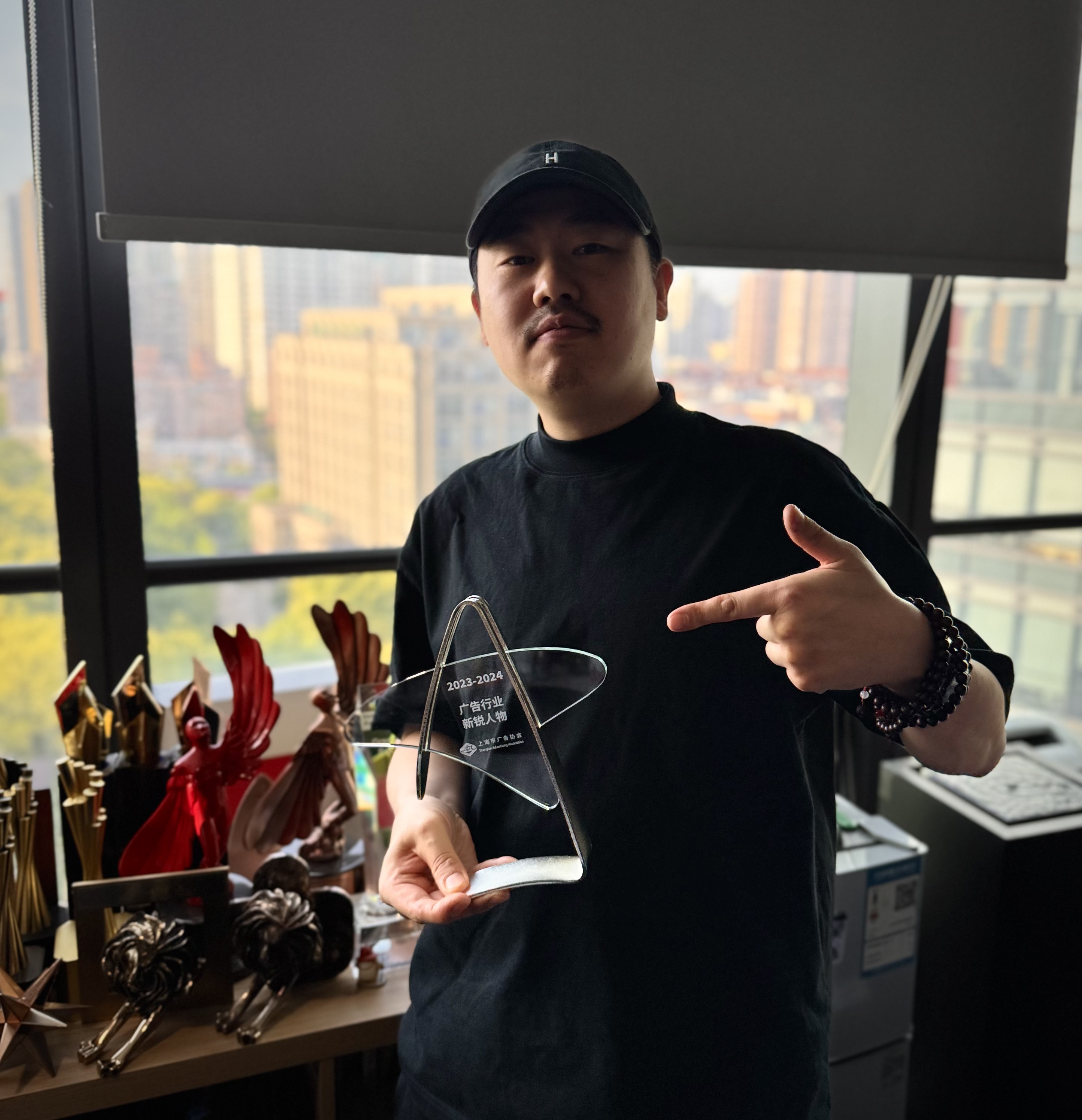 电通创意执行创意总监Recky侯宗昆被表彰为广告行业新锐人物