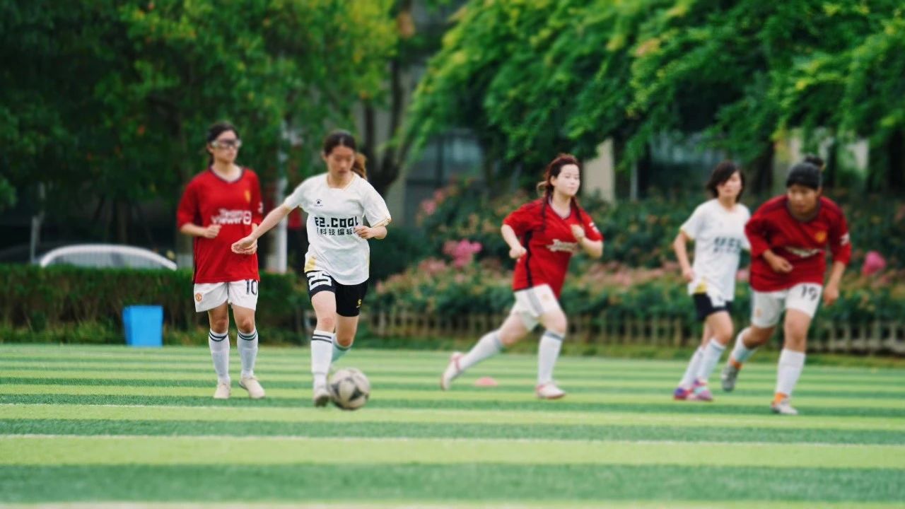 上海四零四藝術：公益贊助校園女足，倡導女性平權與新媒體人健康生活