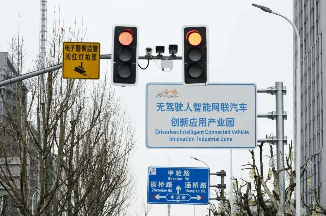 Robotaxi新消息密集釋放，量產元年來臨誰在領跑？