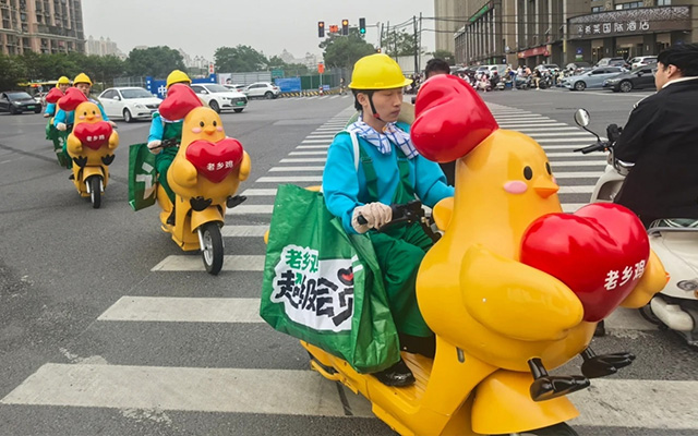 老鄉雞最新“雞車”周邊，霸氣炸街