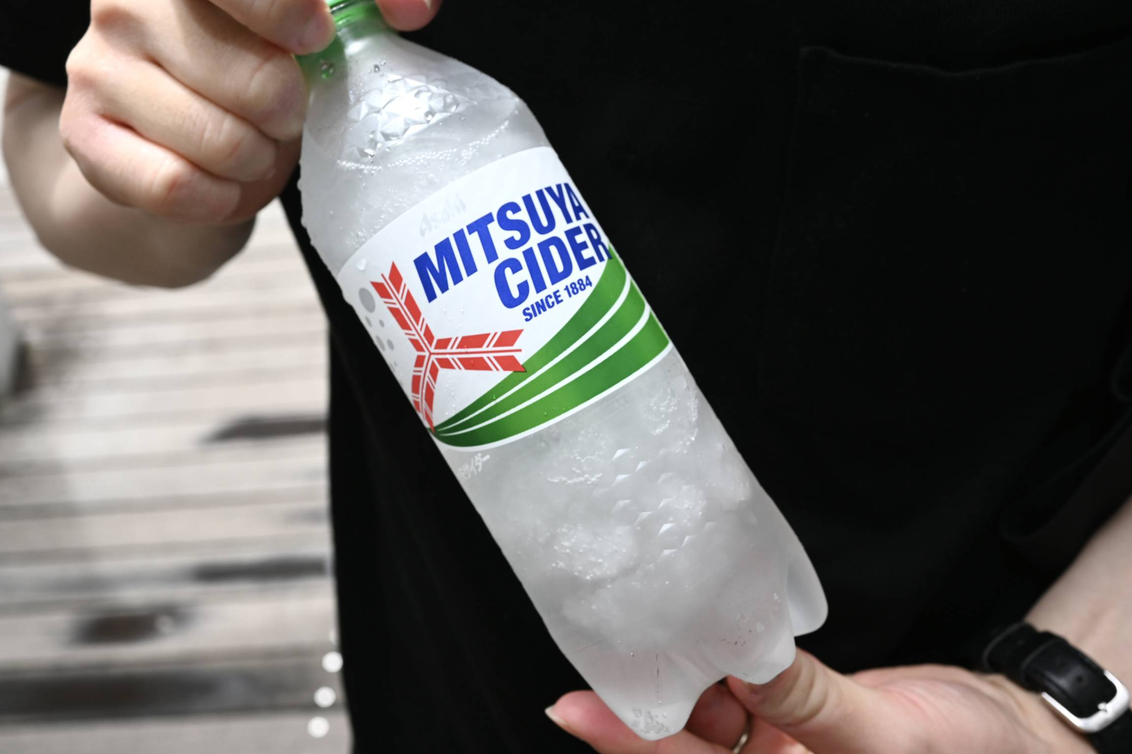 救命！這瓶朝日汽水搖一搖就結冰，背后藏著什么黑科技？