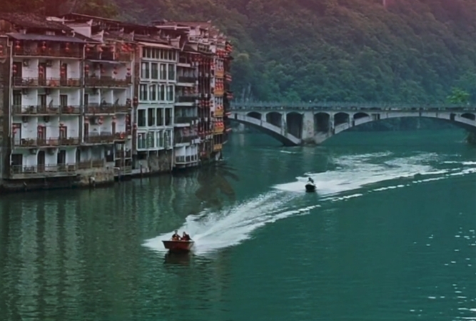 模仿畢贛風格，拍了一支后現代意識流文旅短片 | 一個符號工作室