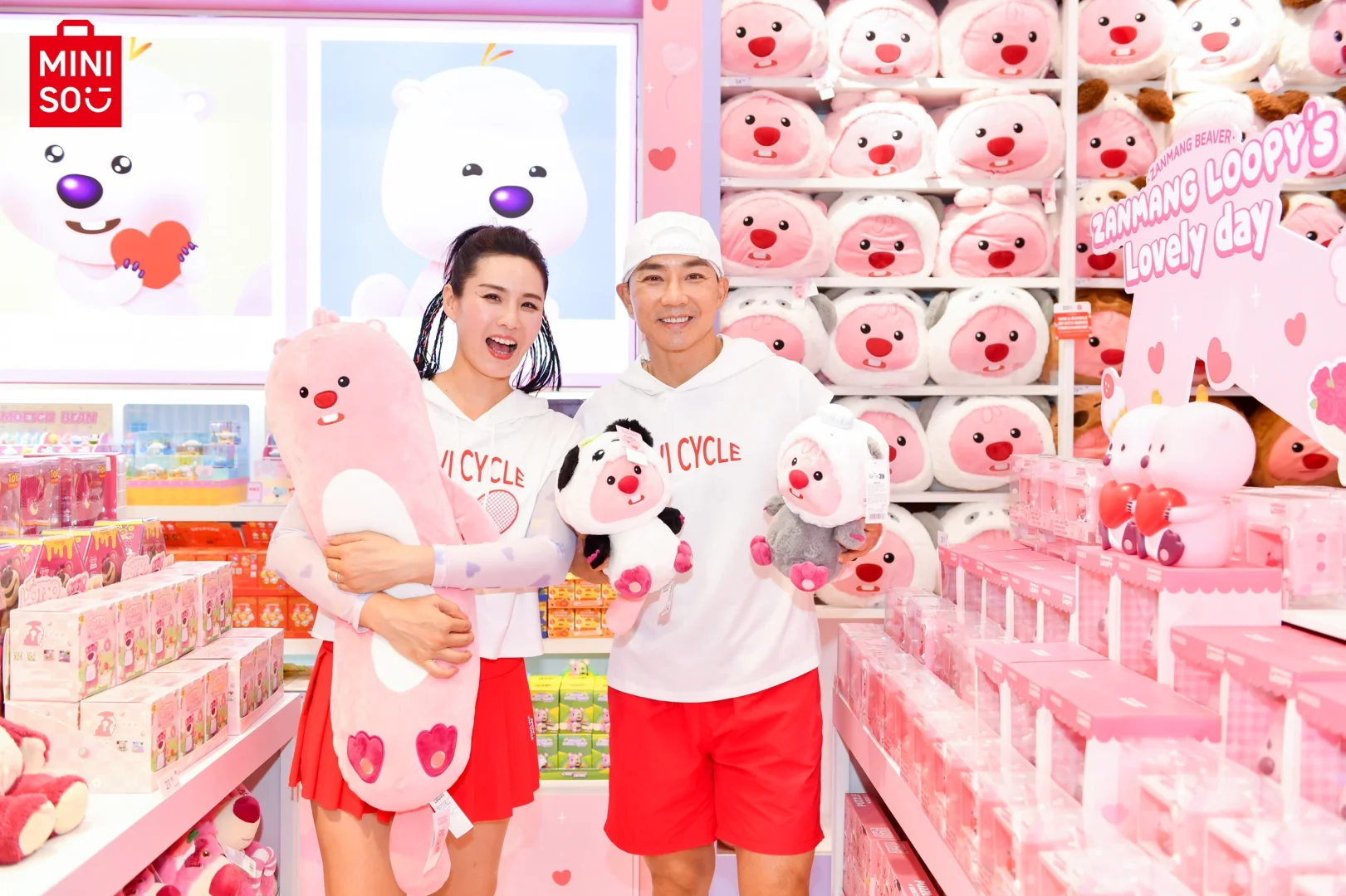 名創(chuàng)優(yōu)品×Loopy限定快閃，在樟宜機場掀起萌力風(fēng)暴
