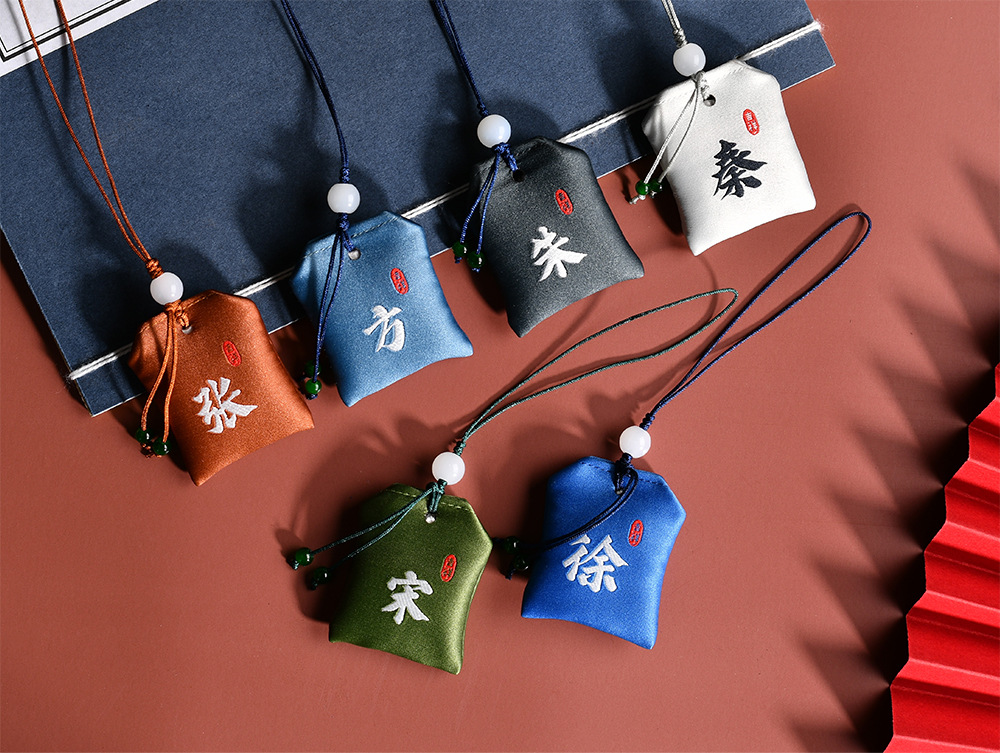 千亿赛道爆发！姓氏文化文创如何玩转传统与潮流？