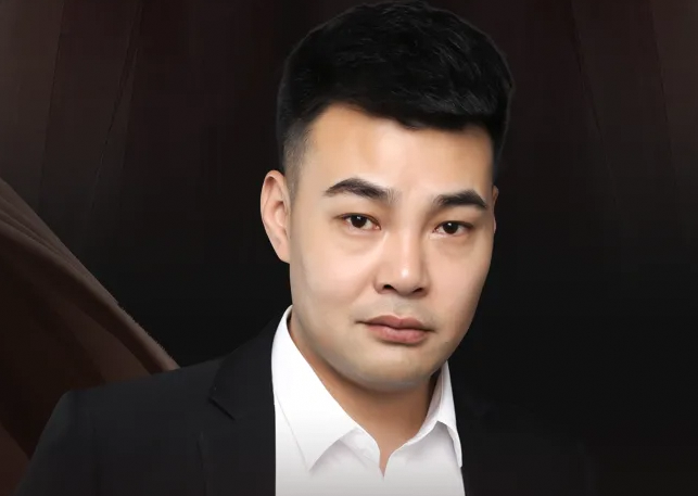 從負債2000萬到年銷3億，媒體人轉行賣螃蟹，被主播“罵戰”送上熱搜