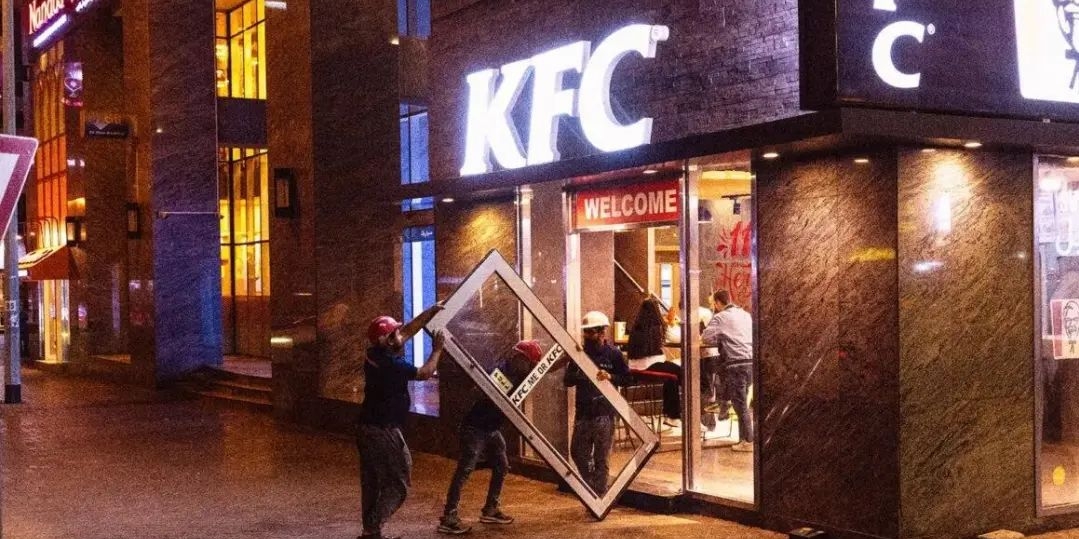 肯德基“阴间联名”被嘲，网友：自杀式营销？！