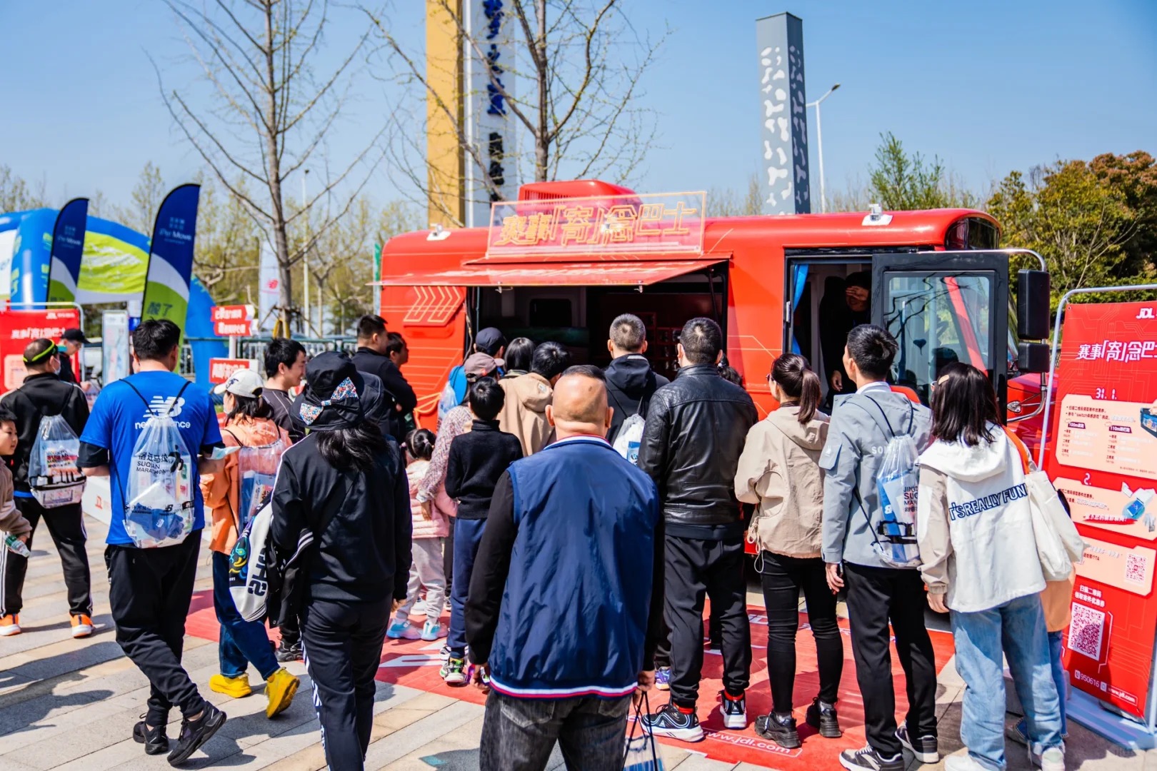 【路演巴士】：品牌價值構建的【移動戰(zhàn)略載體】