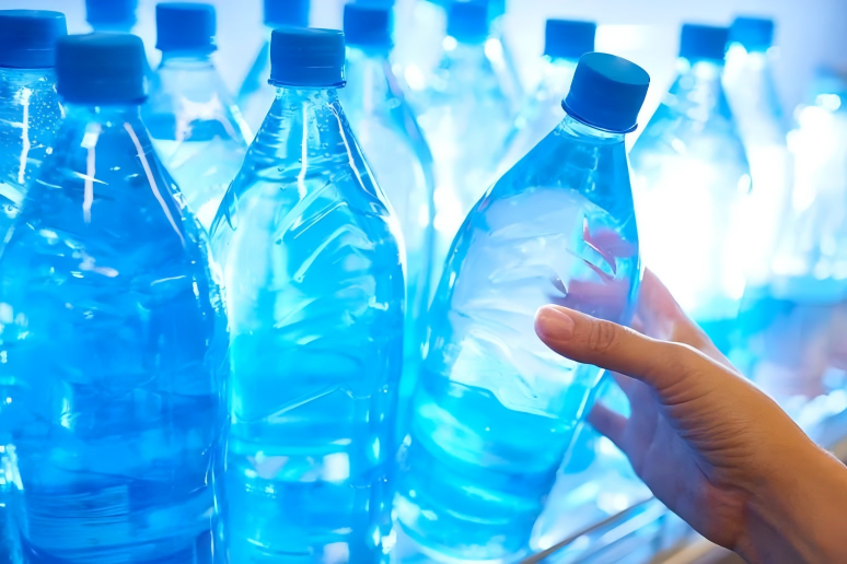 山姆农夫山泉联手！巨头下场，中国无标签饮料的冷灶要烧热了？