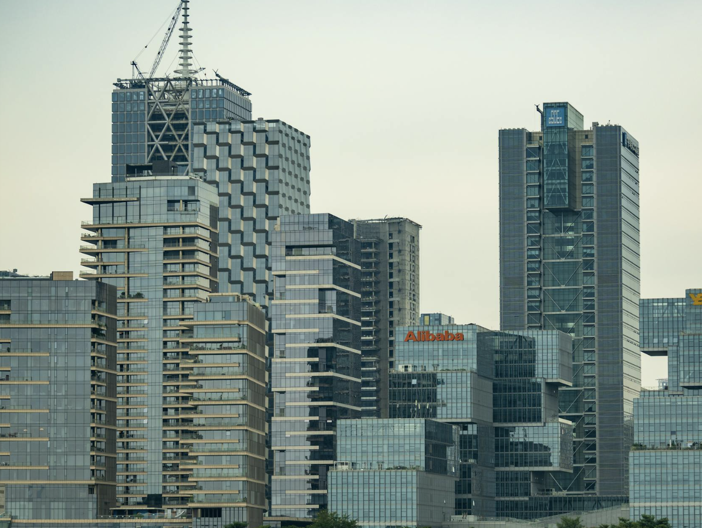 电商巨头混战即时零售：阿里、抖音、京东谁能称王？