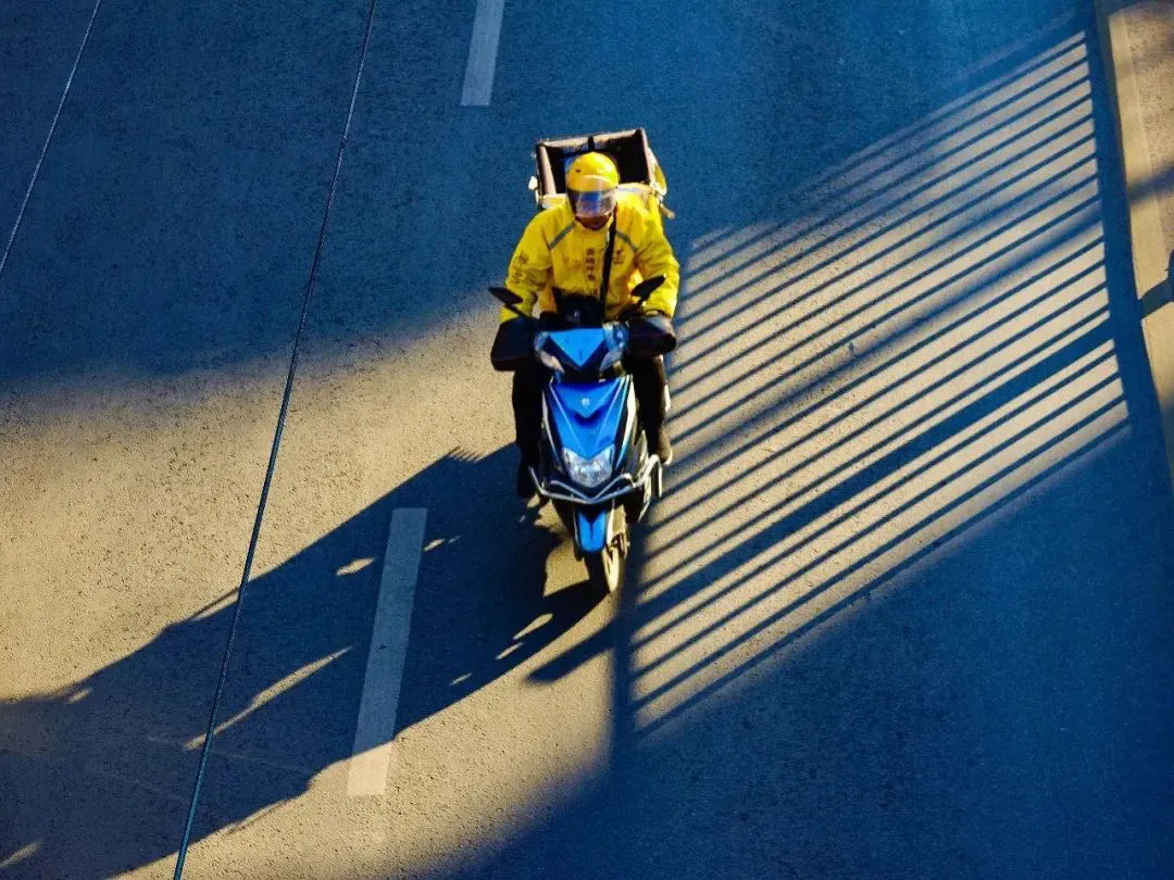 外賣大戰(zhàn)進入「死亡螺旋」，各家到底在「卷」什么