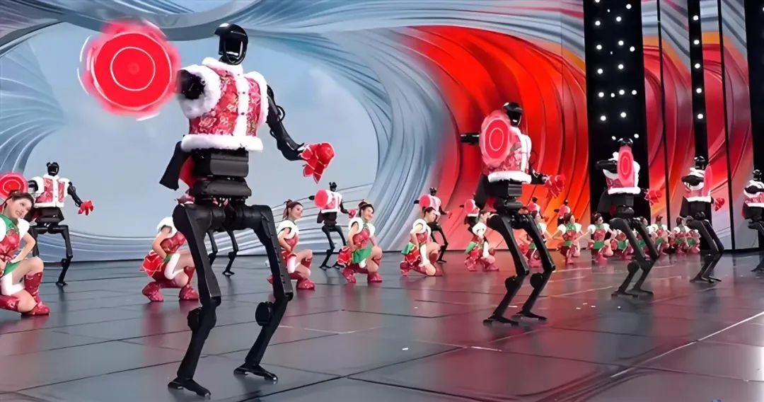 2025人形机器人元年:“狂欢”在客厅，而“财富”在车间