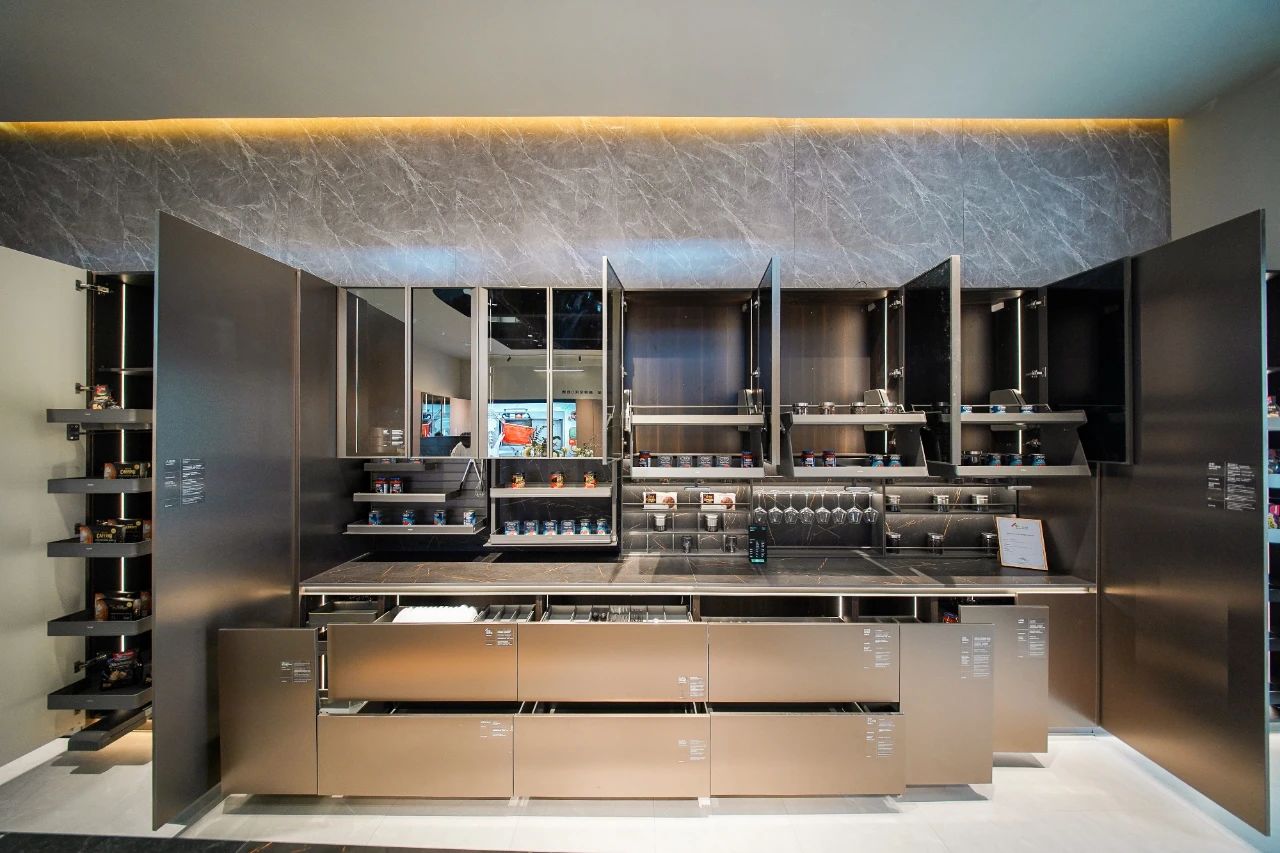 卷字当头何以破局？NUOMI诺米首推终身质保是孤勇，还是答案？