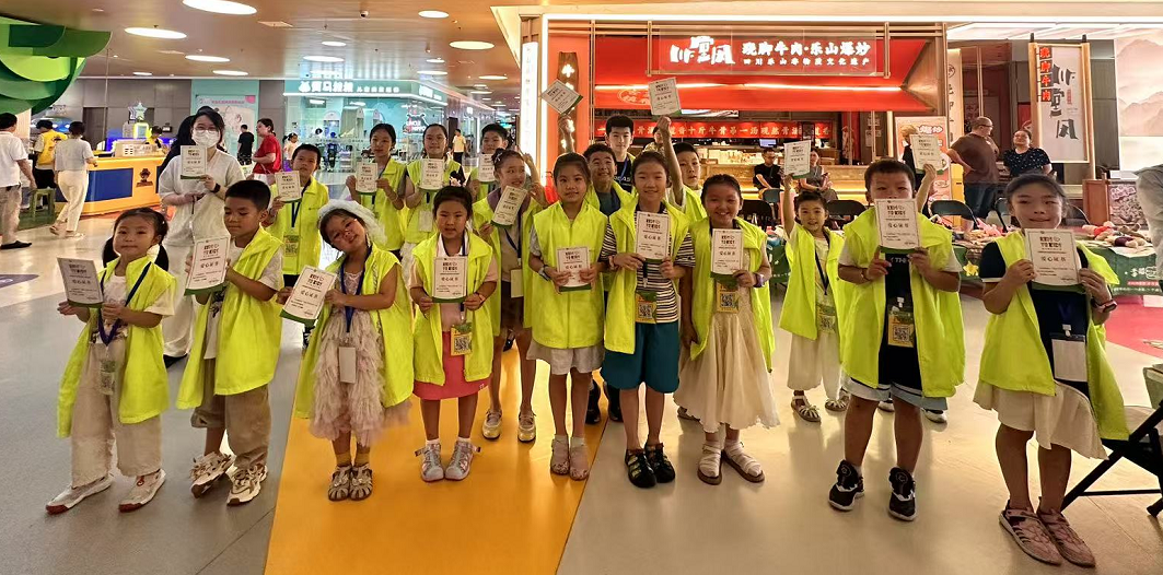 137组家庭宝山日月光集结，公益小掌柜用爱点亮酷暑！