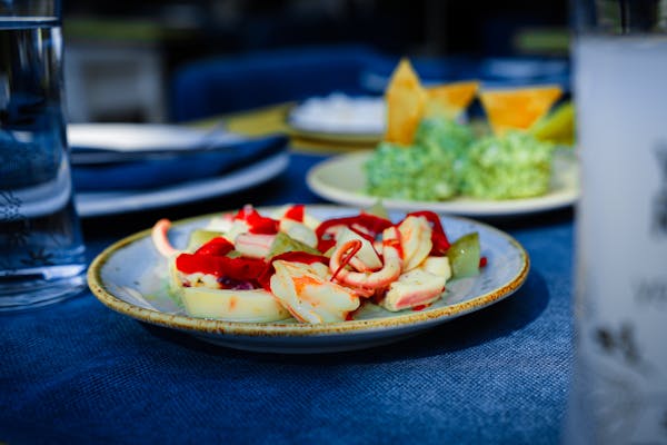 京东系上围裙“挖厨师”，外卖战火烧向后厨！