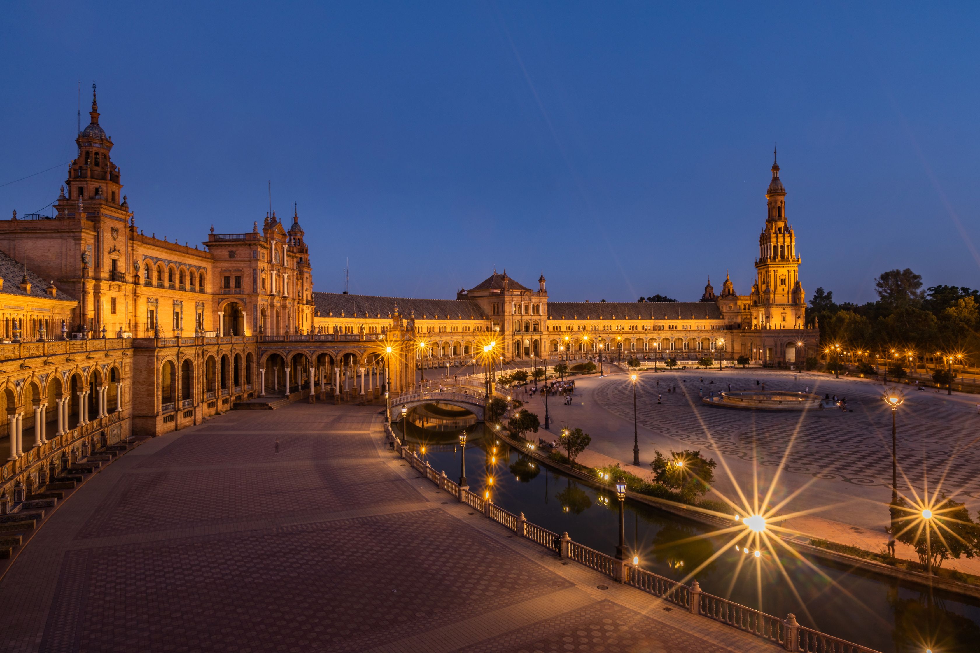 七八月的欧洲，被游客“挤爆”了