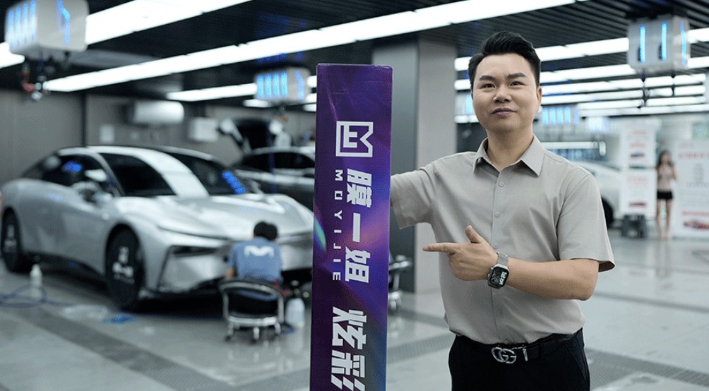 巨懂車新生意｜把車衣價(jià)格打下來，敢說“貼不好就重貼”！膜一姐在抖音成貼膜界頂流