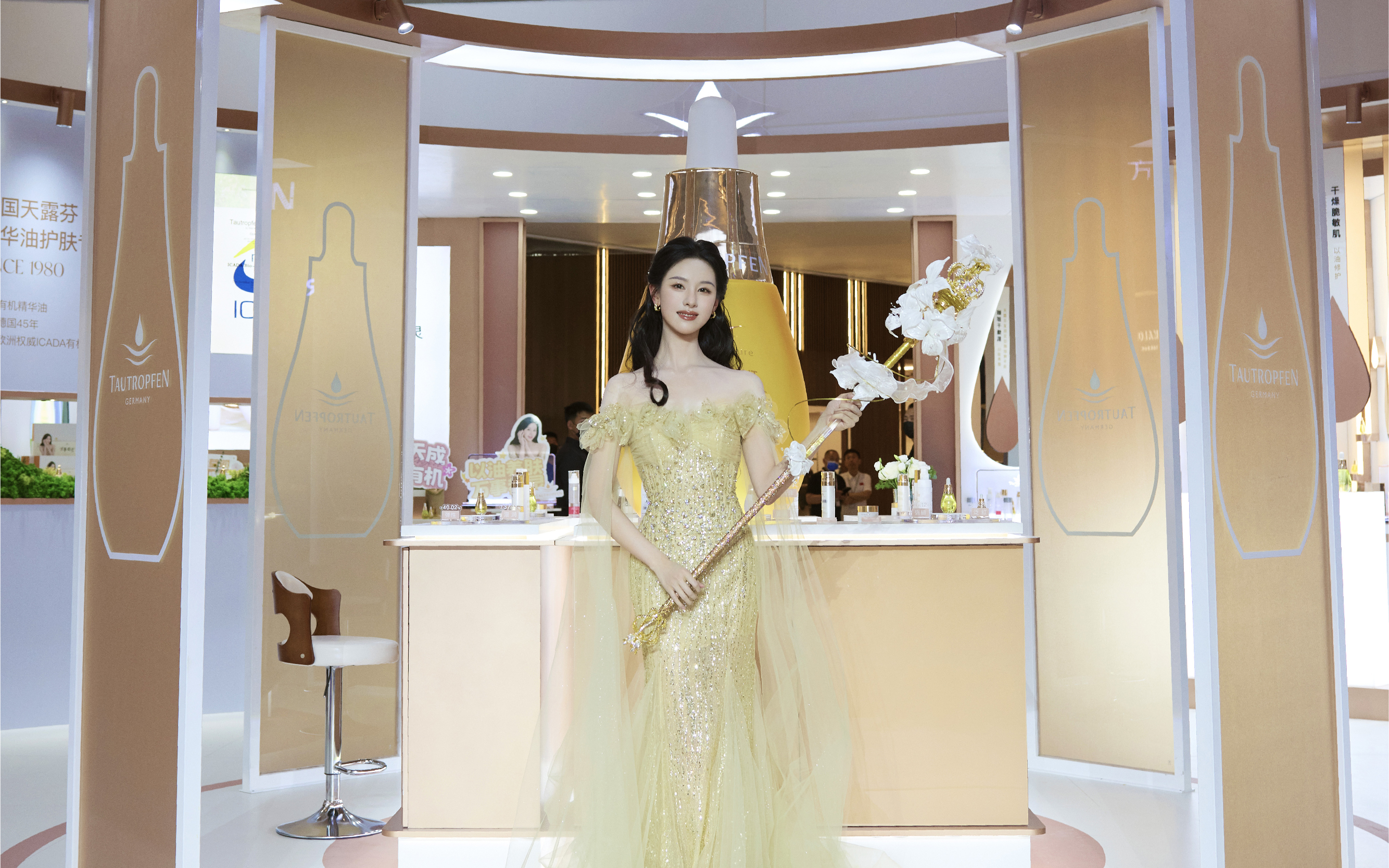 天露芬X陳都靈：一場快閃開啟干皮煥變新紀元