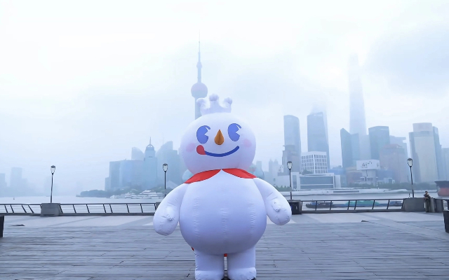 在上海喝蜜雪冰城会被东方明珠攻击？最好笑的品牌热梗出现了。。