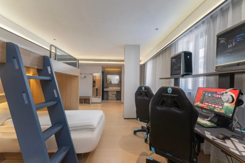 ​从爱好到事业，90后年轻投资人花500万圆电竞梦