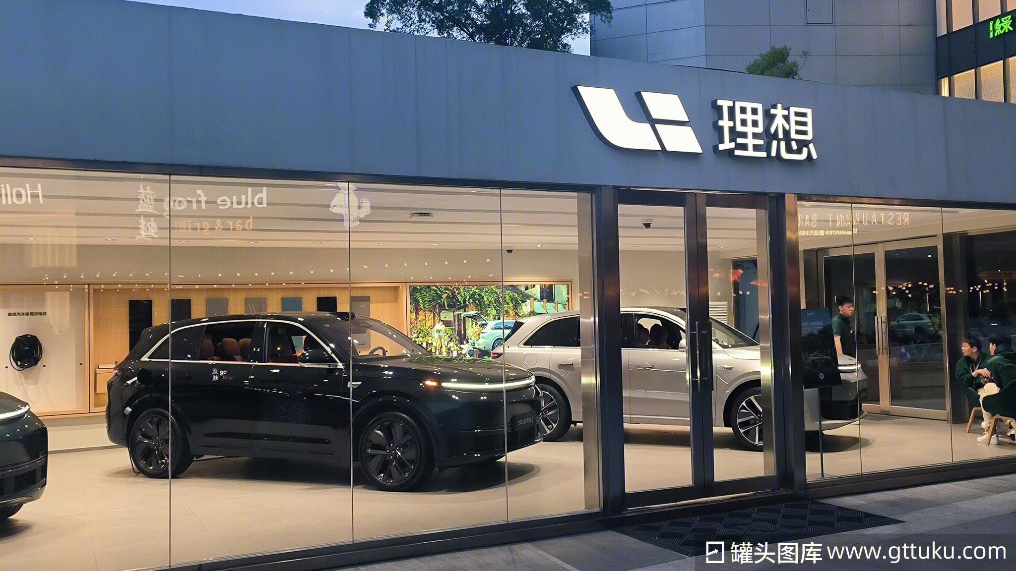 理想i8对撞重卡赢了，对撞现实能赢吗？