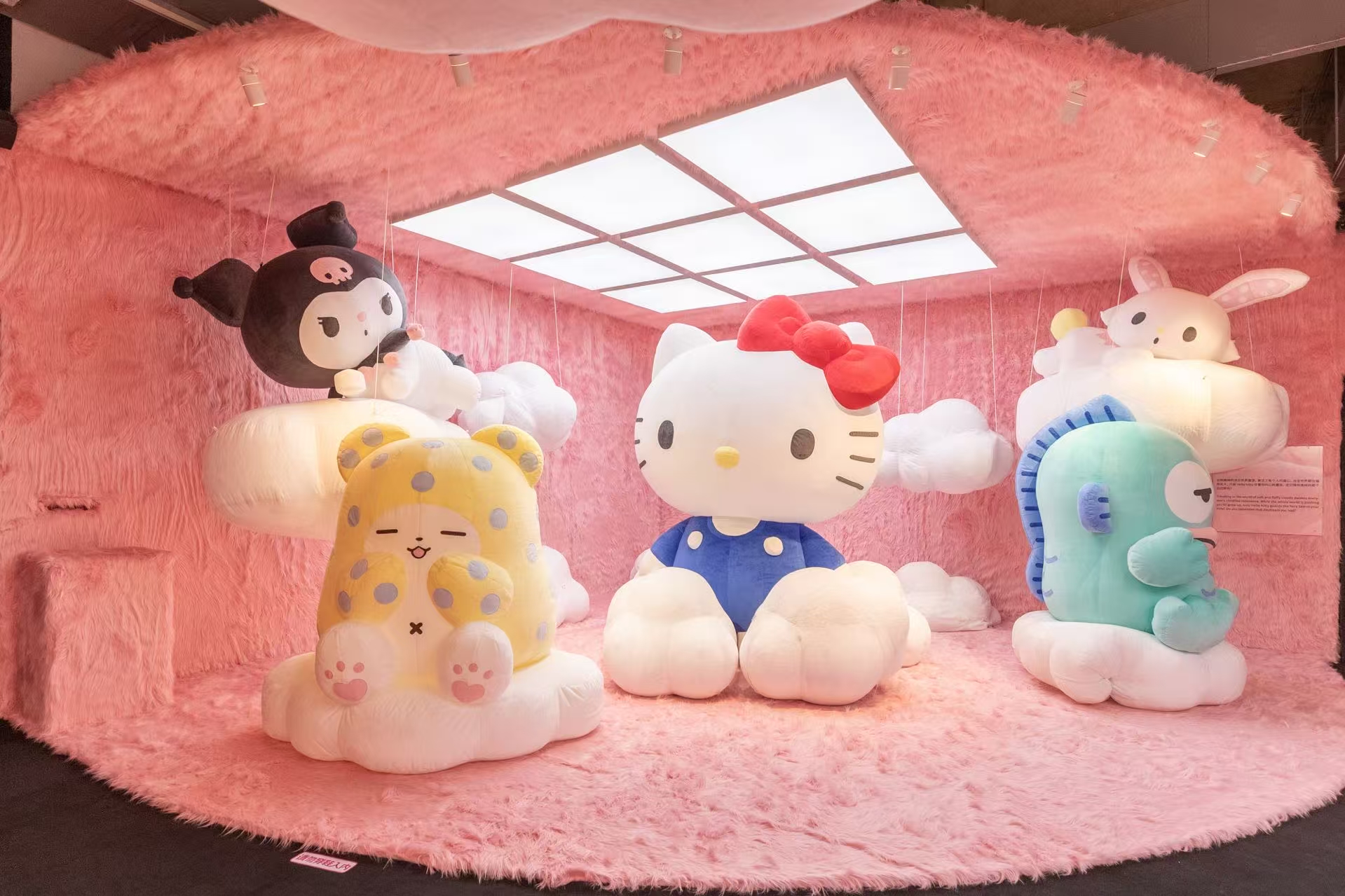 Hello Kitty COSMOS光影特展北京首展，超级IP用沉浸式数字艺术破圈儿焕新
