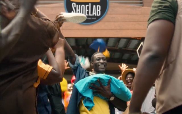 非洲洗鞋公司，在产房外接生了一双新鞋