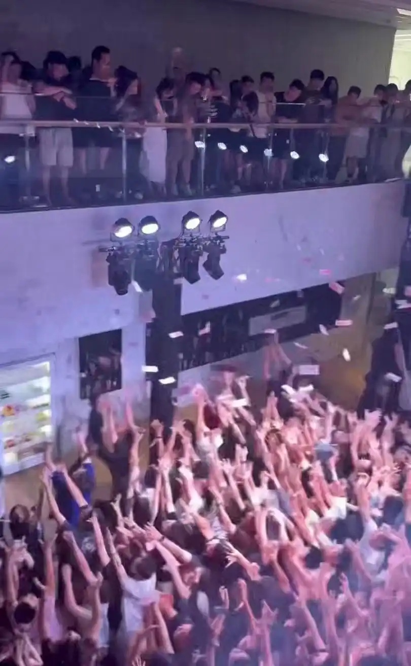 影石老板给员工撒钱，有必要道歉吗？