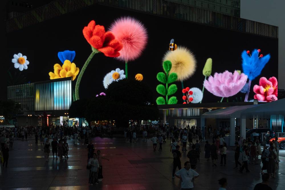 Fuzzy Hug ×《茸花园》| 在毛茸梦境里，打捞都市里的治愈微光