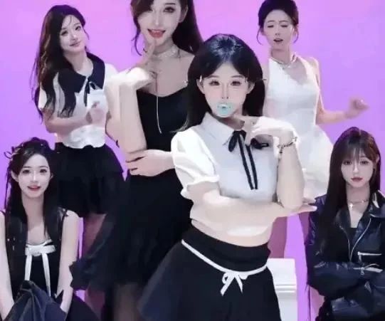 “成人奶嘴”爆火，被幼态审美颠覆了认知！