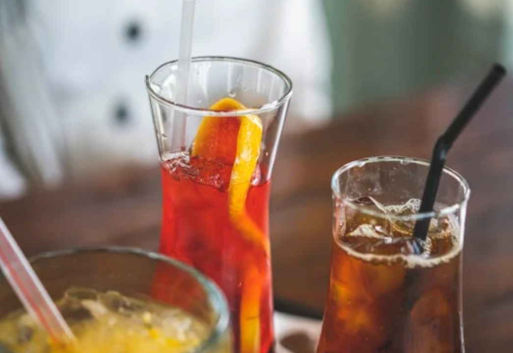 在海外市场杀疯了的霸王茶姬，为何不被资本看好？