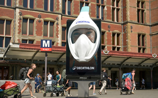 迪卡侬巨型潜水面罩，霸占荷兰街头