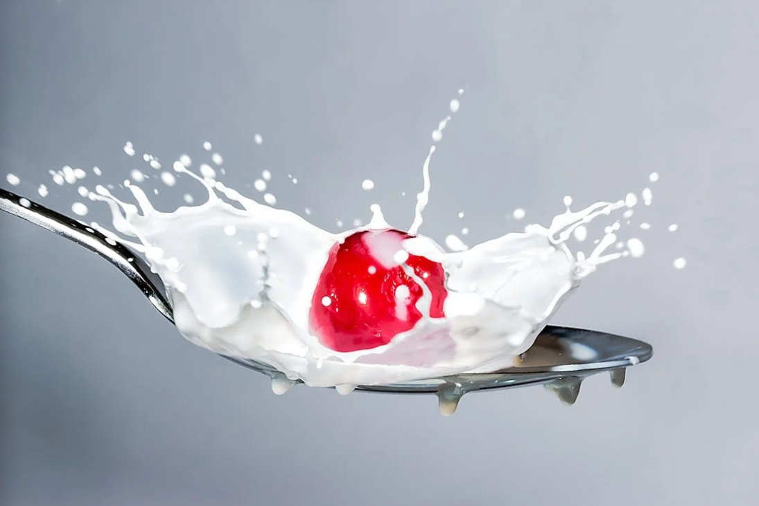 光明乳业“三道枷锁”：需求萎缩、区域失衡、管理层内耗