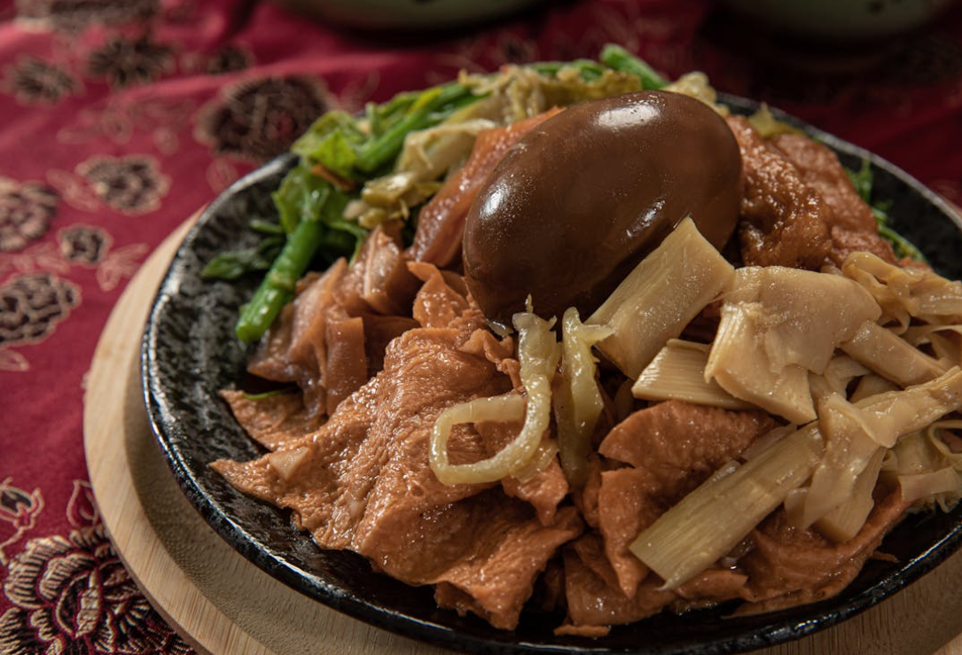 主业承压、竞争升级，周黑鸭怎么了？