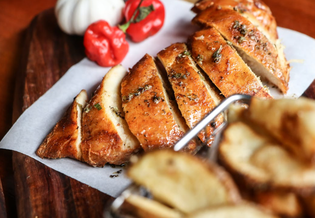 海底捞有服务、呷哺有性价比，卡在中间的西贝还剩什么牌？