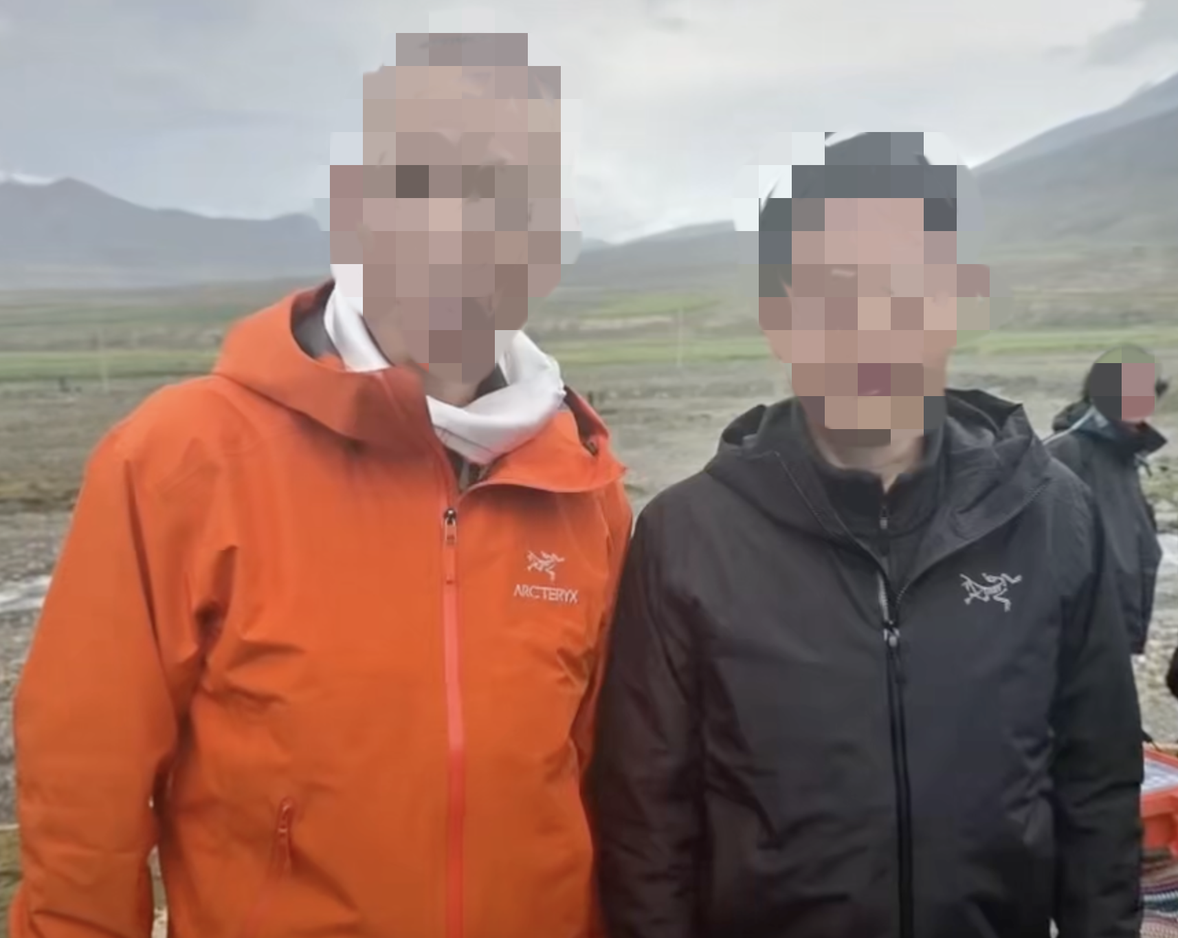 始祖鸟“炸山”被抵制，所有公关又该感谢安踏公关？