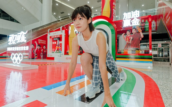 可口可乐：地铁开赛，为你加油打个“汽”